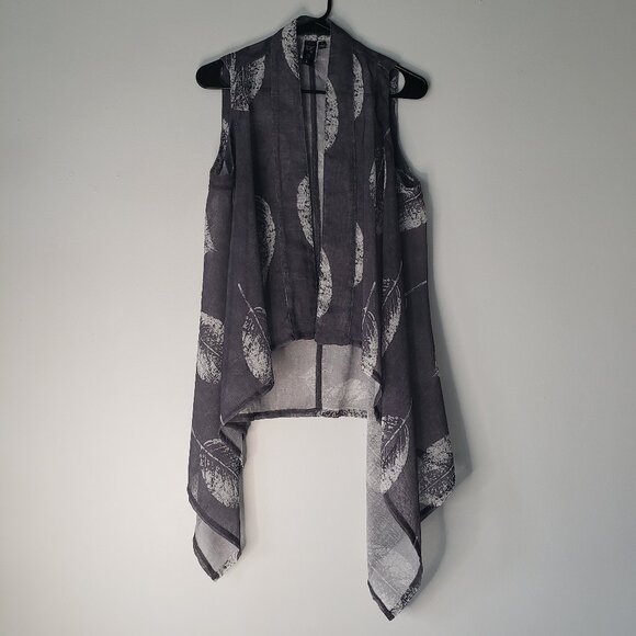 Gorgeous Grey + White Screen Printed Leaf on Linen Look Woven Fabric Vest - Picture 2 of 16